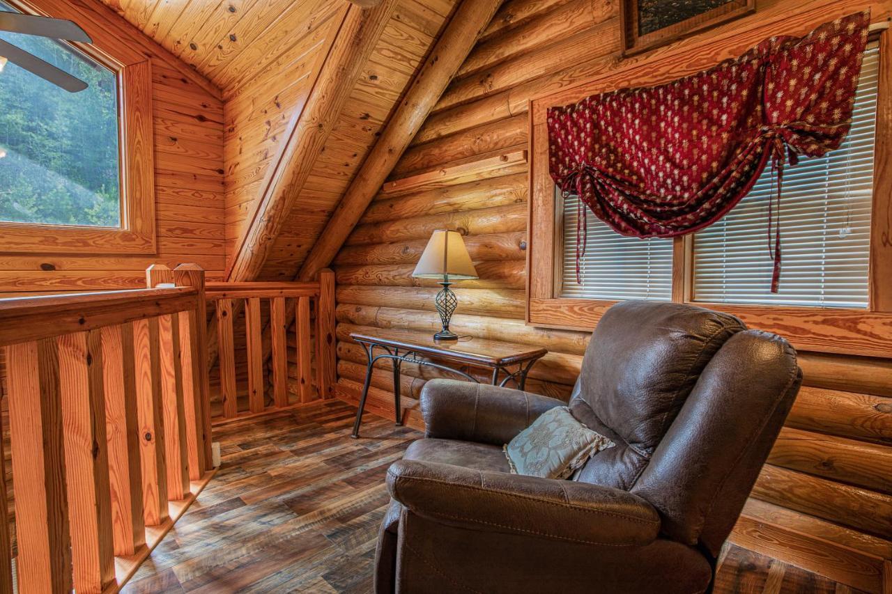 Great Wolf Cabin In Pigeon Forge! Villa Luaran gambar