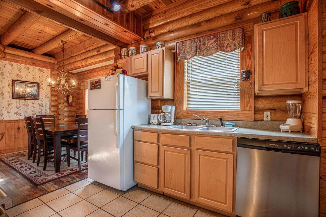 Great Wolf Cabin In Pigeon Forge! Villa Luaran gambar