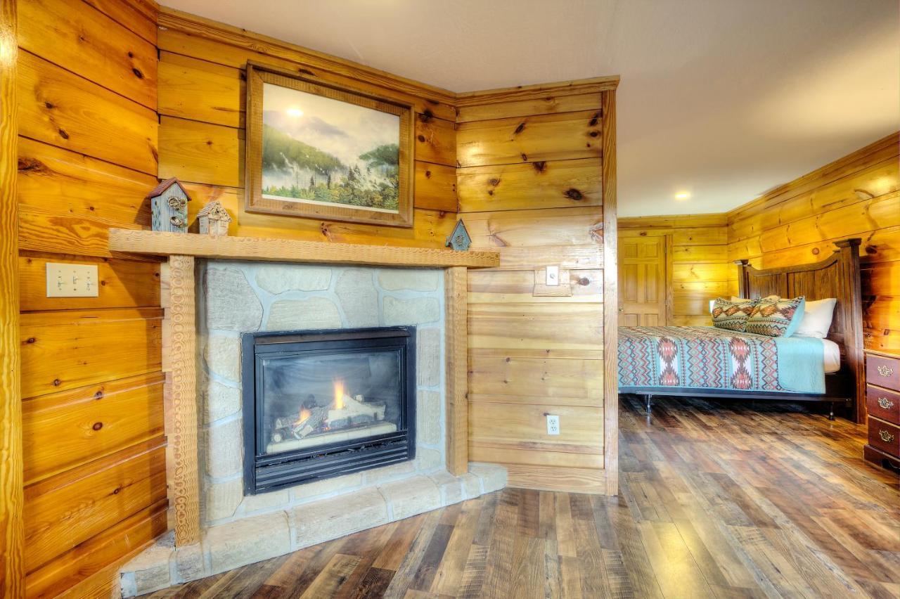 Great Wolf Cabin In Pigeon Forge! Villa Luaran gambar